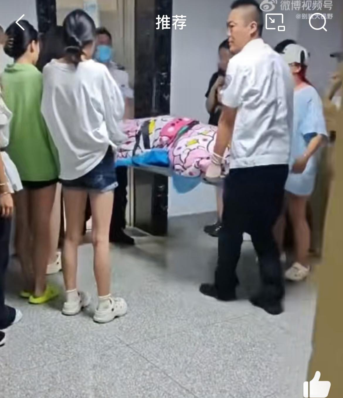 网传甘肃一职业技术学院女生宿舍生孩子，生孩子不奇怪，奇怪的是肚子大了家长、学校不