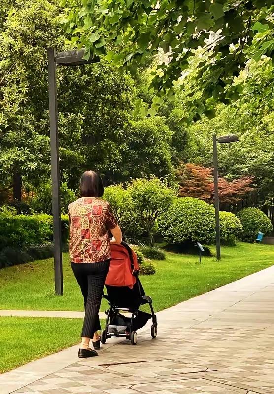 做儿媳这么多年，我终于醒悟：婆婆，才是我们女人最硬的底气。别信什么婆媳天生