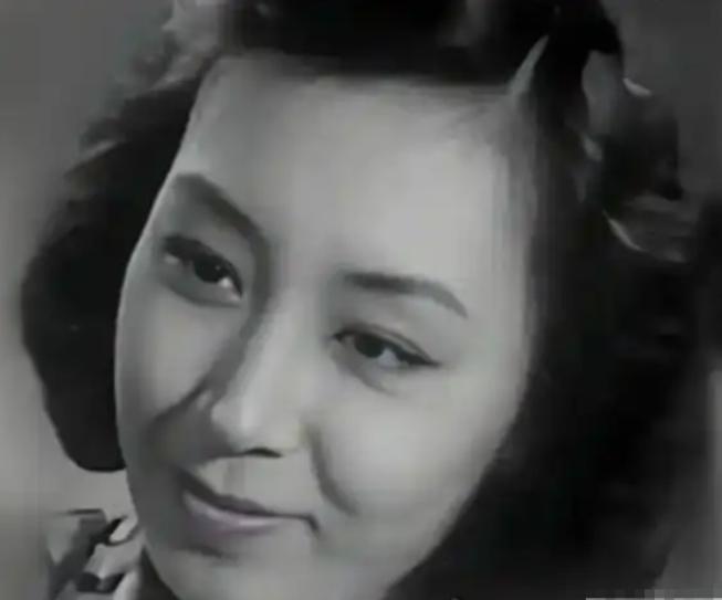 北京电影制片厂的台柱子女演员，78岁被亲儿子打死，儿子转头就自尽了。当年火遍全国
