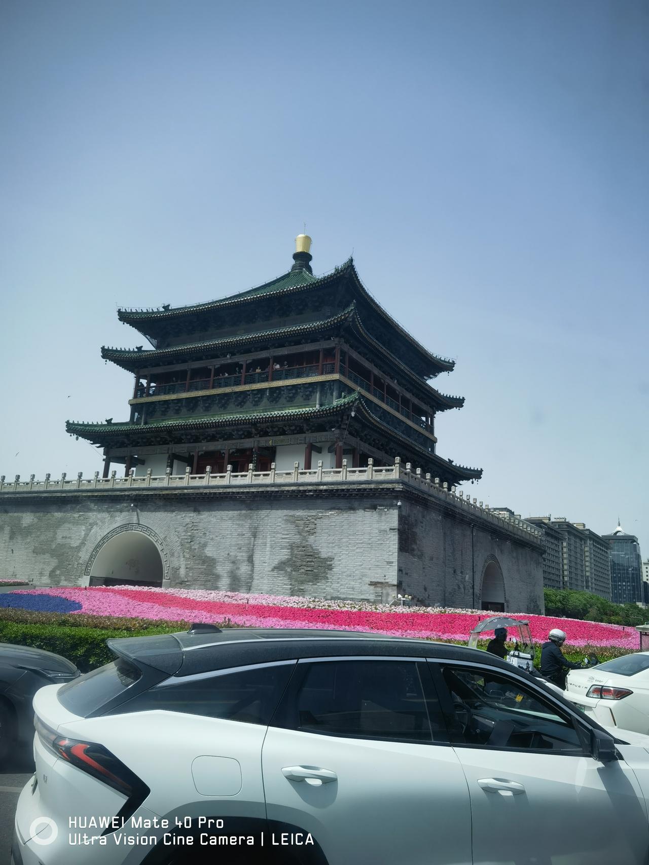 你想到了没？西安钟楼都642岁了，依然挺立在西安的中心，散发出不朽的光辉，依然能