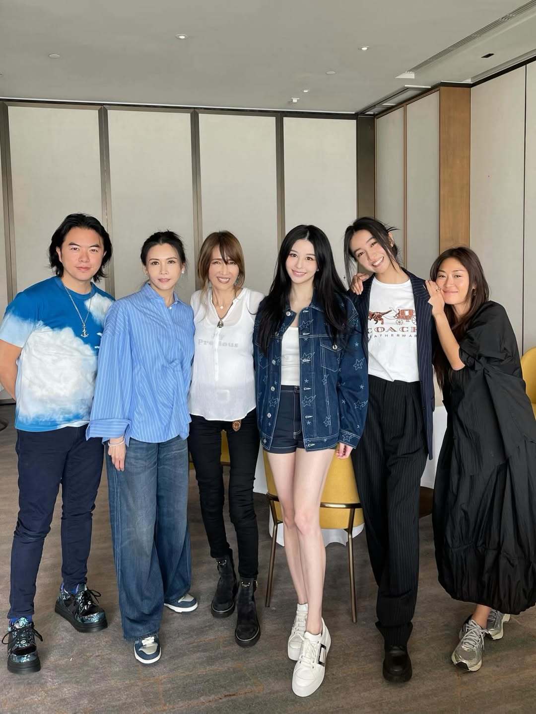 邱淑贞母女和工藤静香母女合照再一次感慨邱淑贞花期真长！！