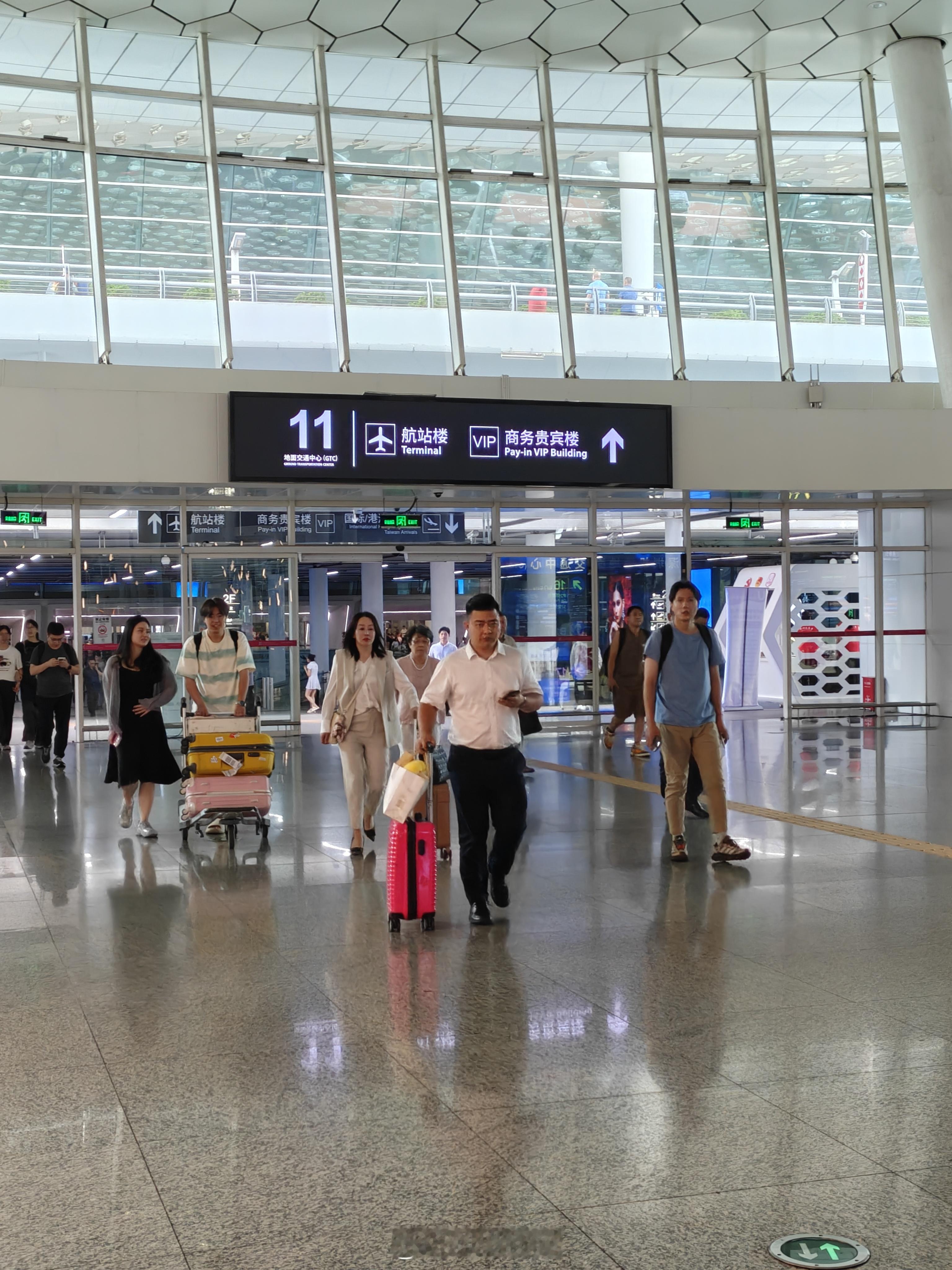 终于知道为什么飞国外要提前3小时安检啥的确实挺费时间，而且需要排队。并且进去之