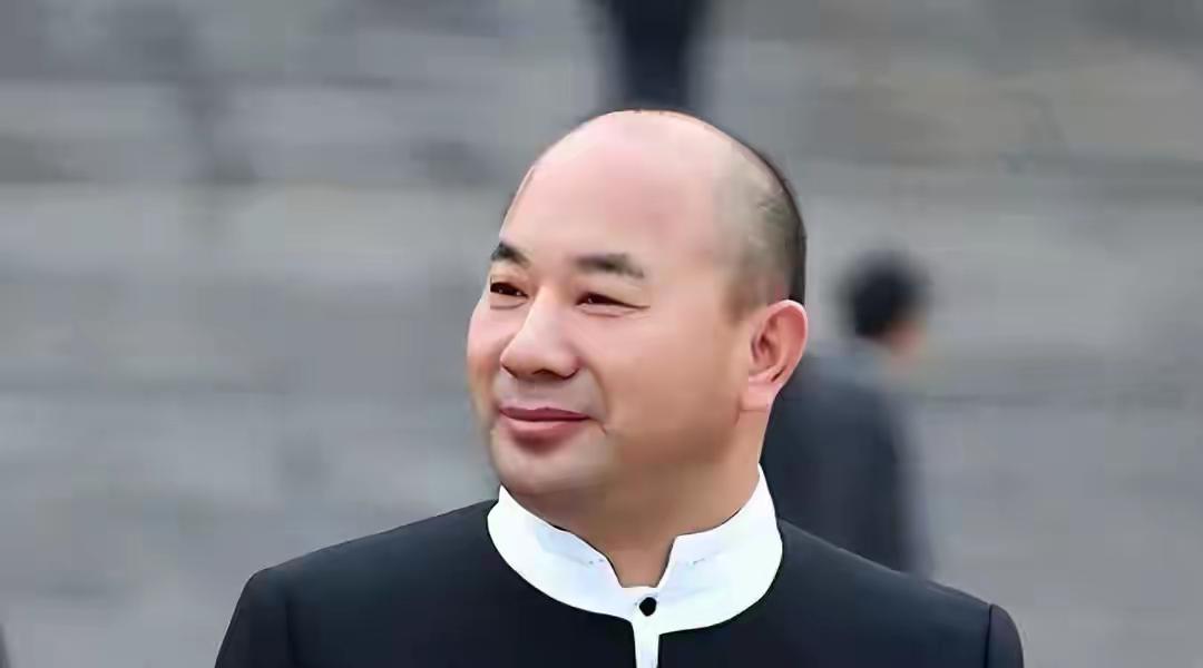 王文银堪称商业传奇。他1968年生于安徽农村，靠读书考入南京大学，后从上海高桥