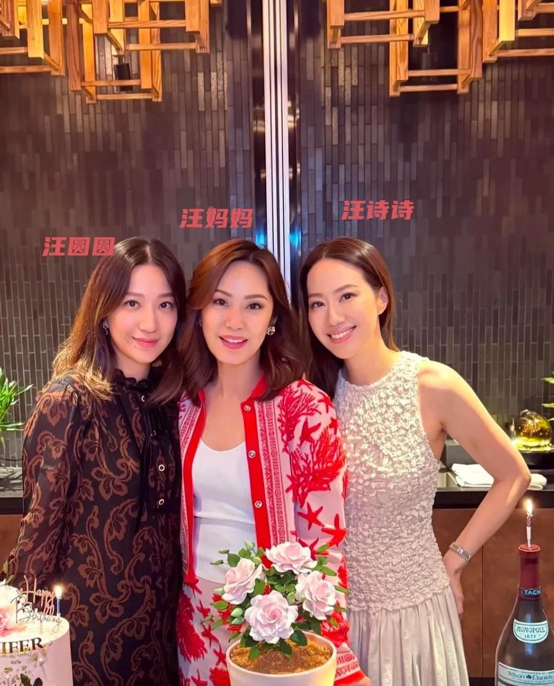 甄子丹、汪诗诗夫妻俩晒为母亲的庆生照，原来甄子丹的岳母大人才是保养的天花板！汪