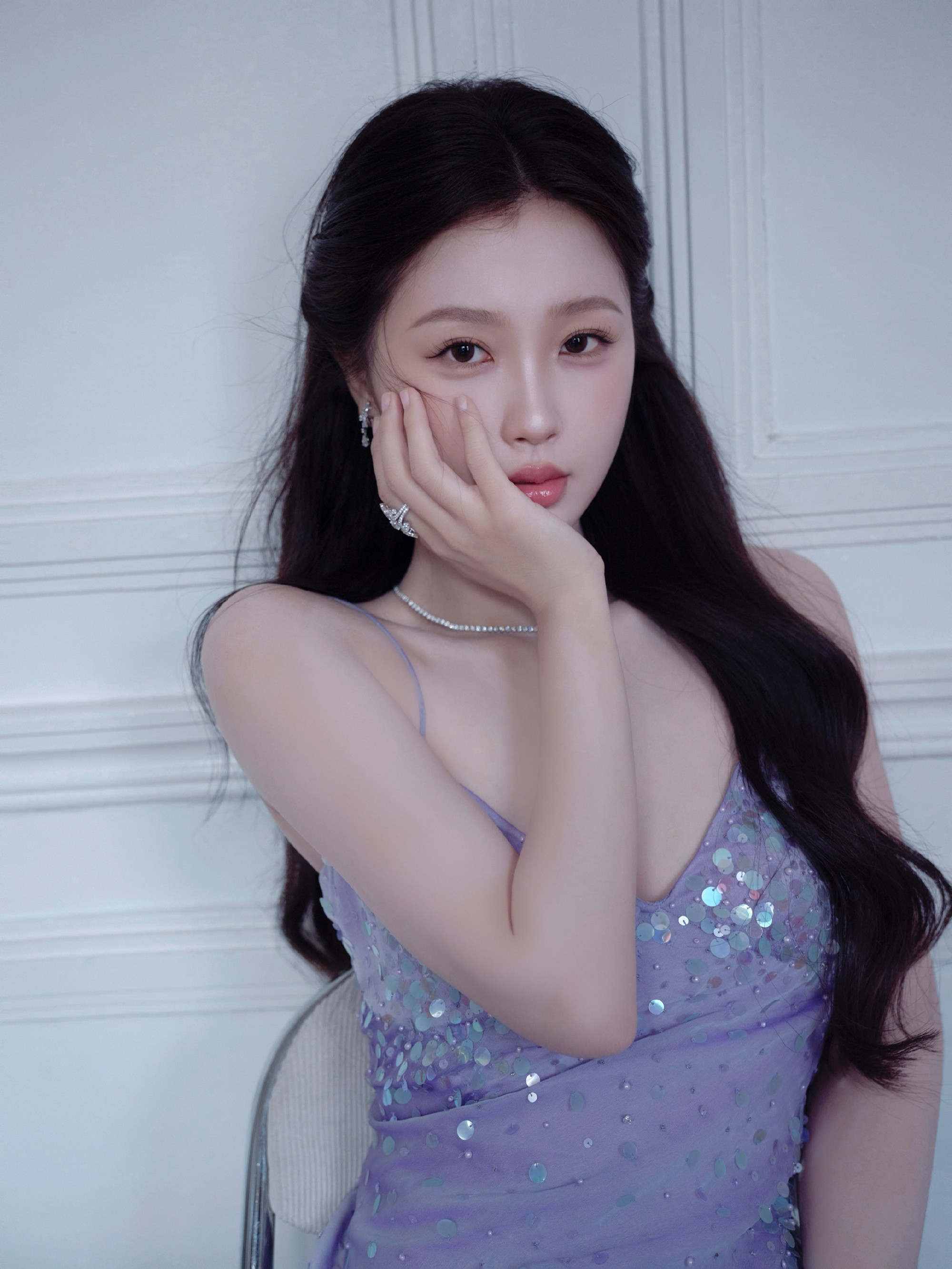 虞书欣紫色“小虞鱼”：如梦如幻，浪漫是阵阵香气，轻快且欢愉。虞书欣