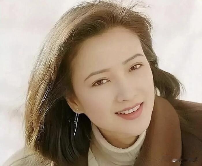 12月15日，何晴的追悼会上，儿子许何的发言令人潸然泪下！许何