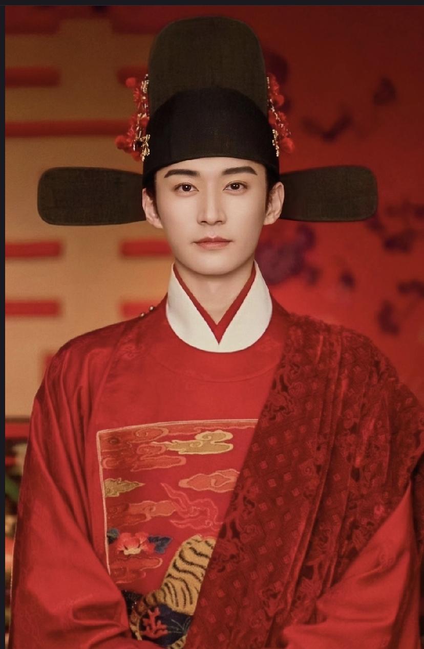 原来，明代才有新郎官的叫法。1368年，朱元璋称帝后说：“凡我大明百姓新婚之日
