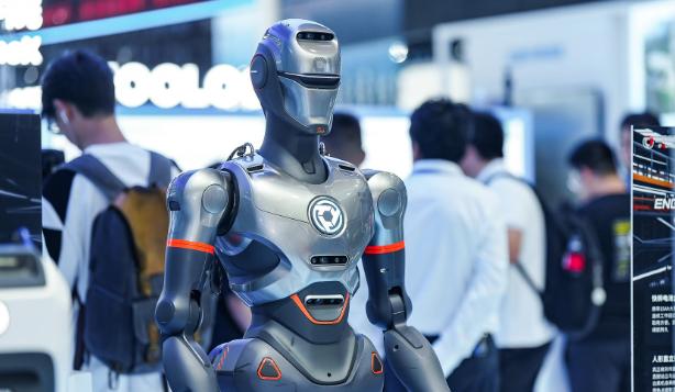 小鹏汽车前副总裁加入众擎机器人 据媒体报道，原小鹏汽车副总裁李力耘博士，近日