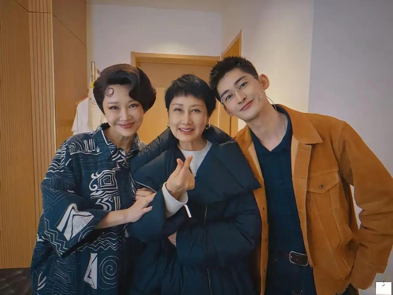 这么一看，张翰还是挺帅的嘛。