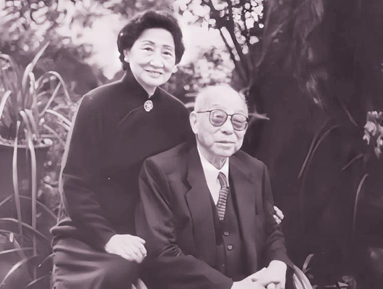 晚年的张学良说：“共产党能成功，是因为首领是毛主席，换做别人可不行！”不得不感