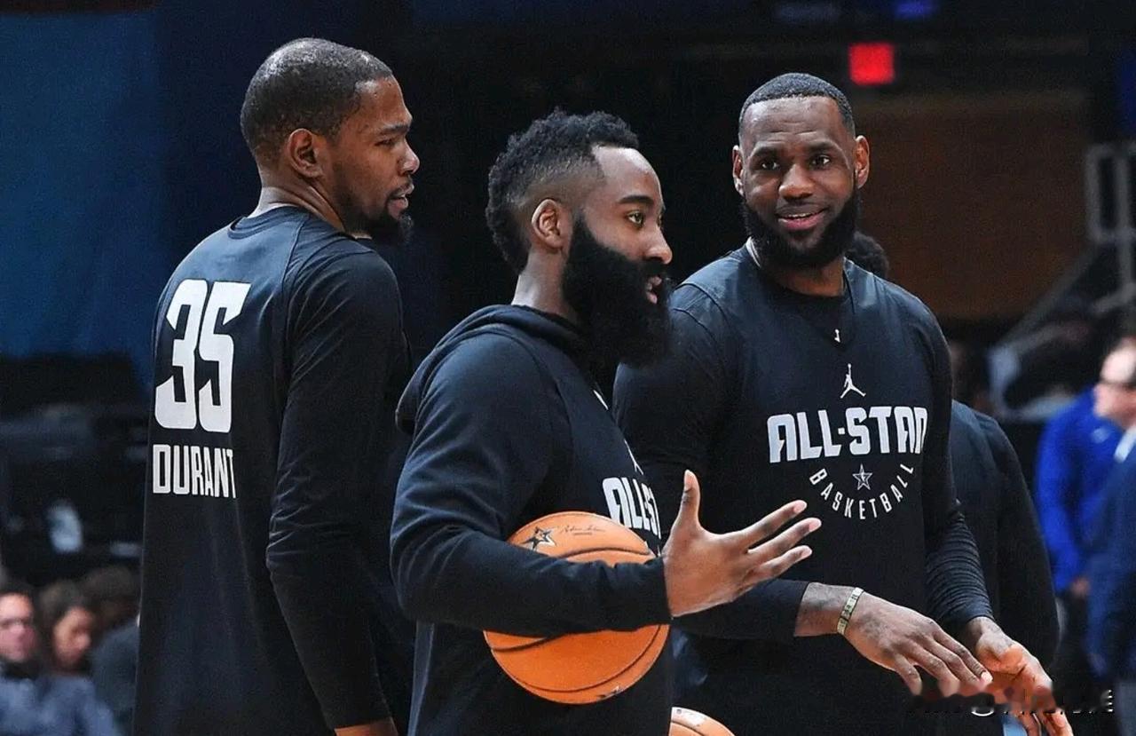 要知道伦纳德可是3年1.5亿的合同，而且今年也34了。去争冠球队，谁能保证他完整