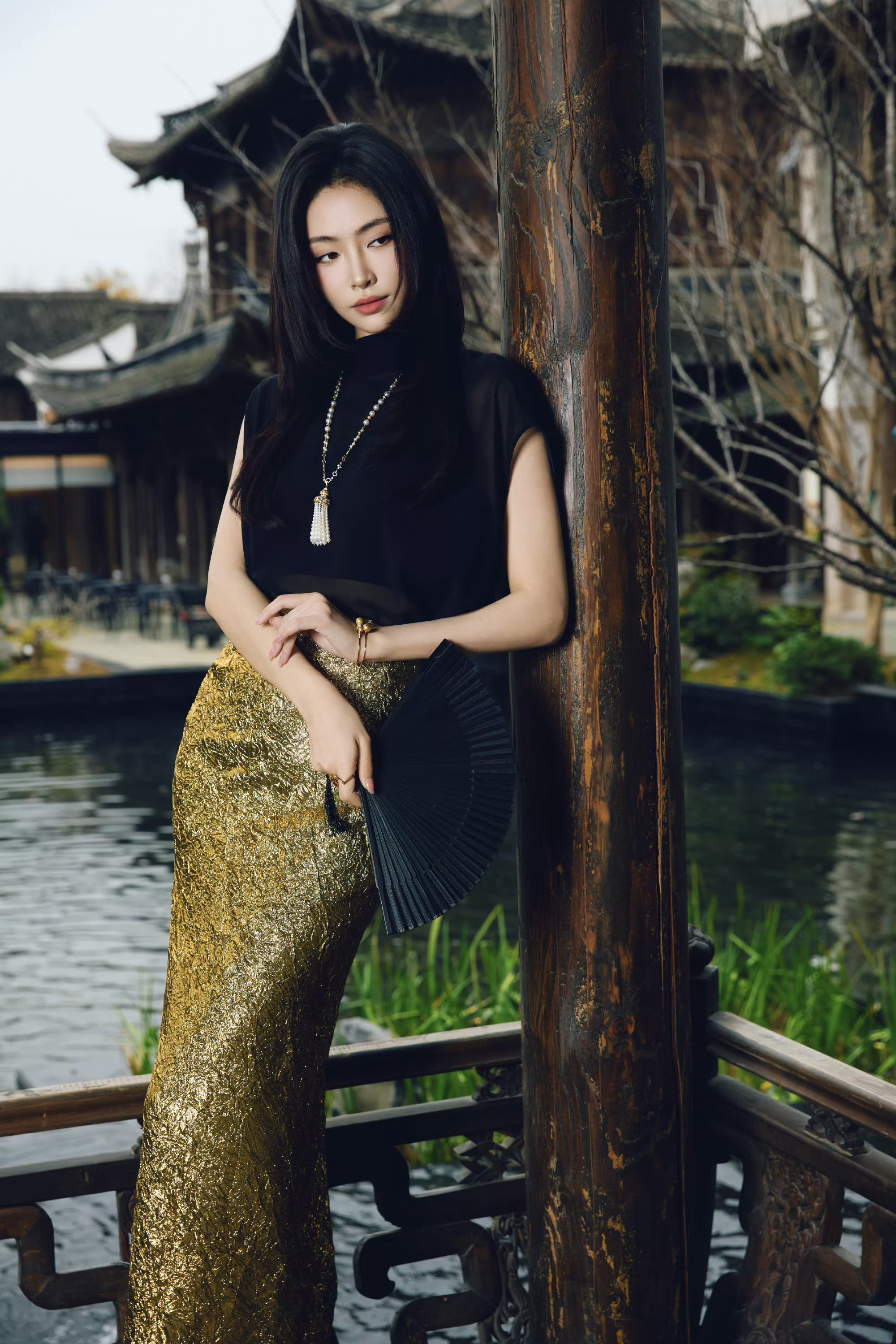 许佳琪“古镇”与“时尚”之间一场自然而然的相融让古老的土地生长出属于这个时代的呼