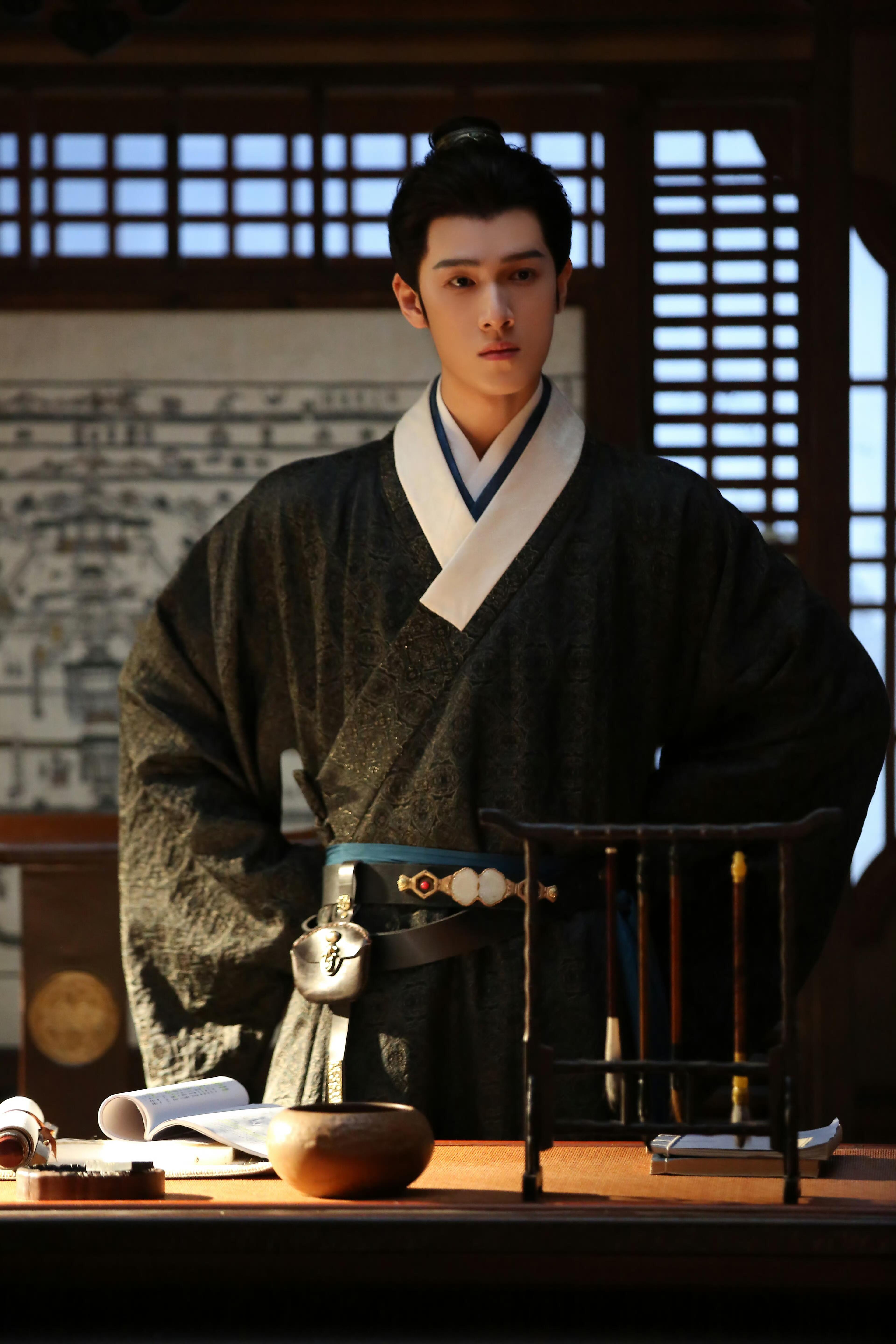 李昀锐演少年将军梦回九重紫刚从九重紫的意难平里出来，又被归良辰的南苑王帅到。外