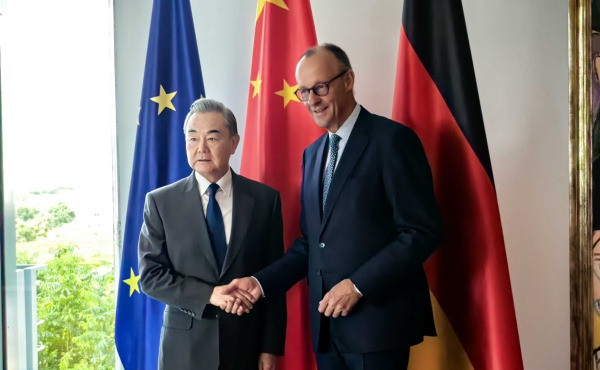 德国总理要去中国了！德国新总理见完中国外长，火速决定要来