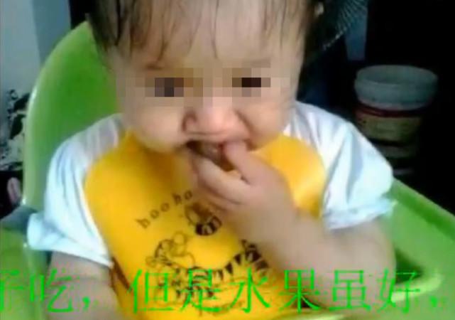 孩子姥姥误喂食宝宝一个葡萄, 结果孩子因此失去生命, 家人后悔不已