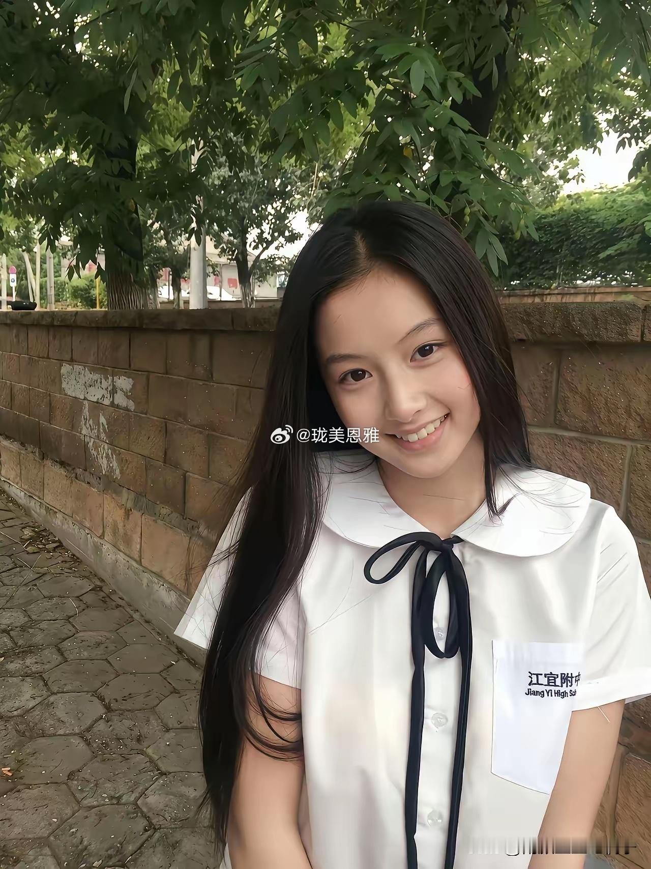 不得不说，现在的女生成熟得真早！这个女明星居然才14岁，万万没想到啊！​​​