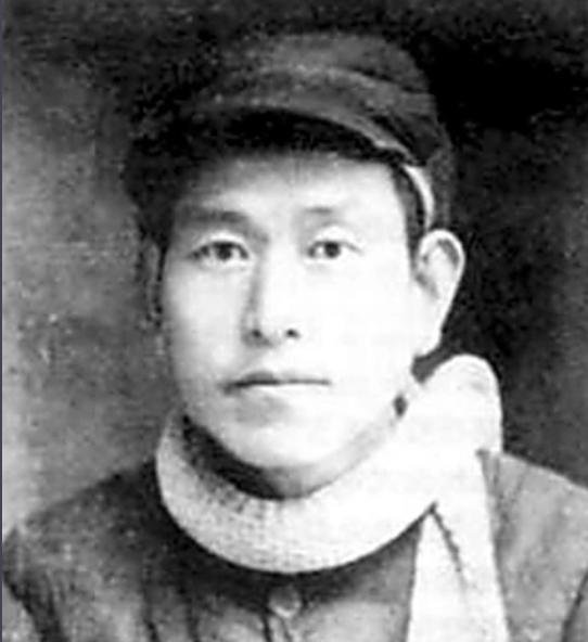 他是华国锋钦点公安部部长，能力十分出众，1983年被免去职务。新中国成立初期，很