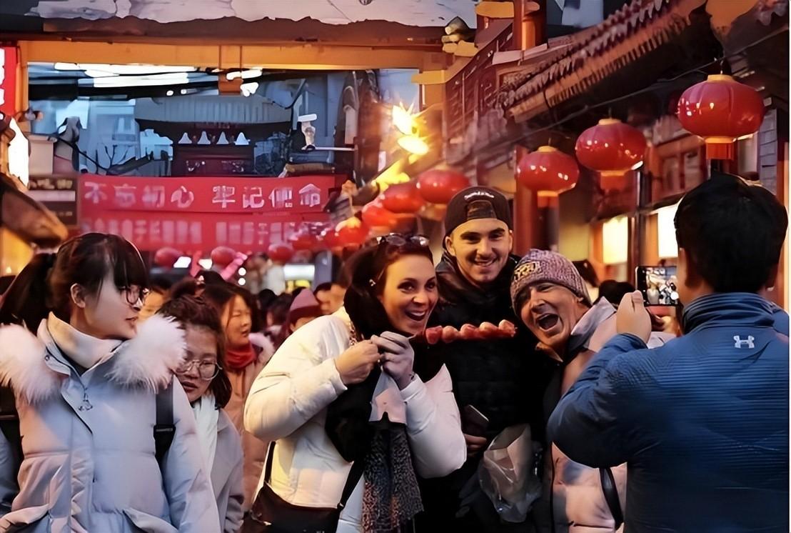 美国人坦言：中国不可怕，可怕的是凌晨三点钟中国街道上还全是人中国免签政策实施
