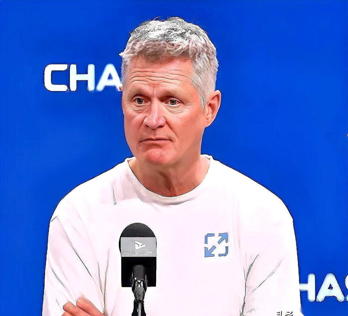 科尔说库里伤得不重，我这悬着的心，才算落了地。真怕啊。就怕哪天刷新闻，突然蹦