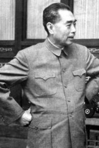 1956年，曾一手抚养周恩来长大的八婶母杨氏重病缠身，总理得知消息后，立刻寄去2
