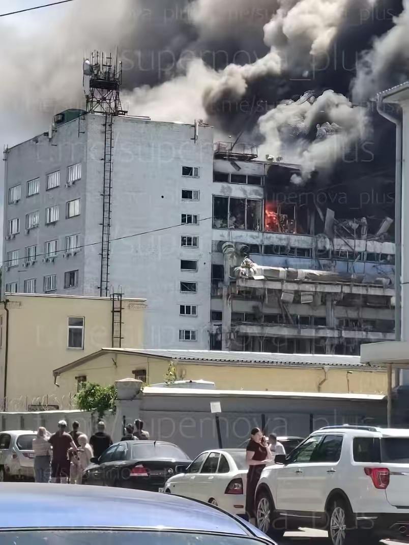 乌军精准突袭俄沃罗涅日军工芯片厂，俄导弹产业链遭遇重创6月22日午餐时间，