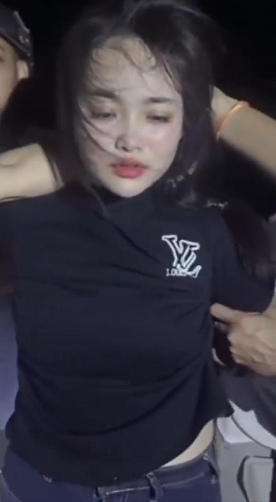 这真是现实版的《天若有情》2025年11月18日发生在柬埔寨的一起广为流传的事