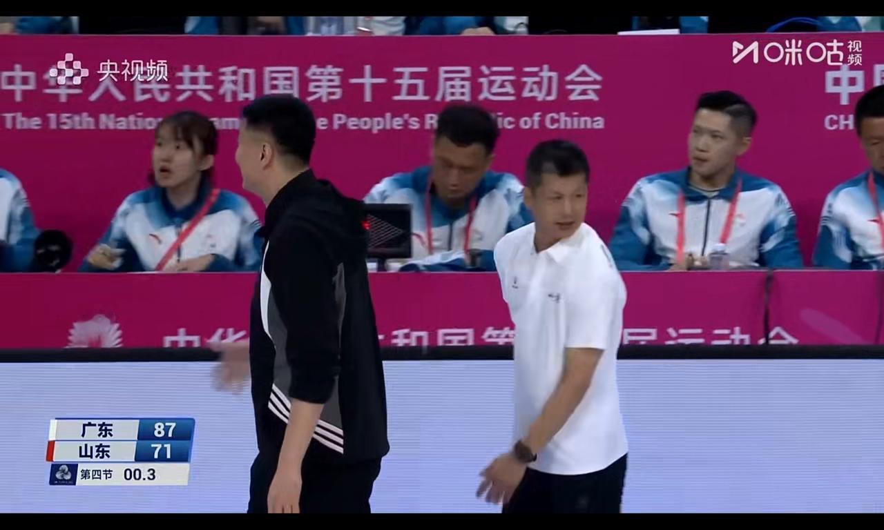 “山东必胜”口号很惊艳，阵容差让山东篮球尴尬，这枚金牌就没法竞争山东和广东争