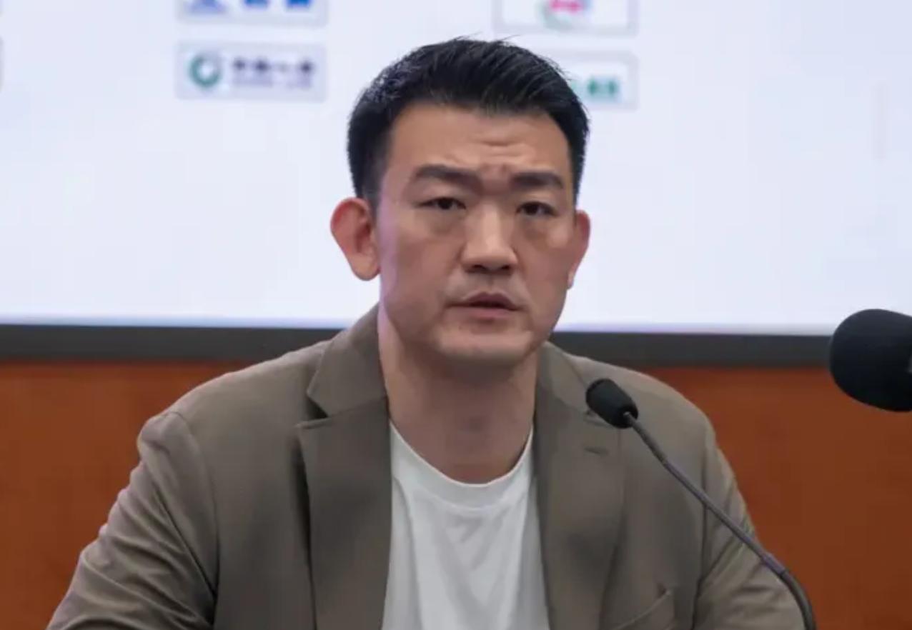 忍无可忍，王博十分生气！谁也没想到，CBA常规赛第33轮会出现这么一场一边倒的