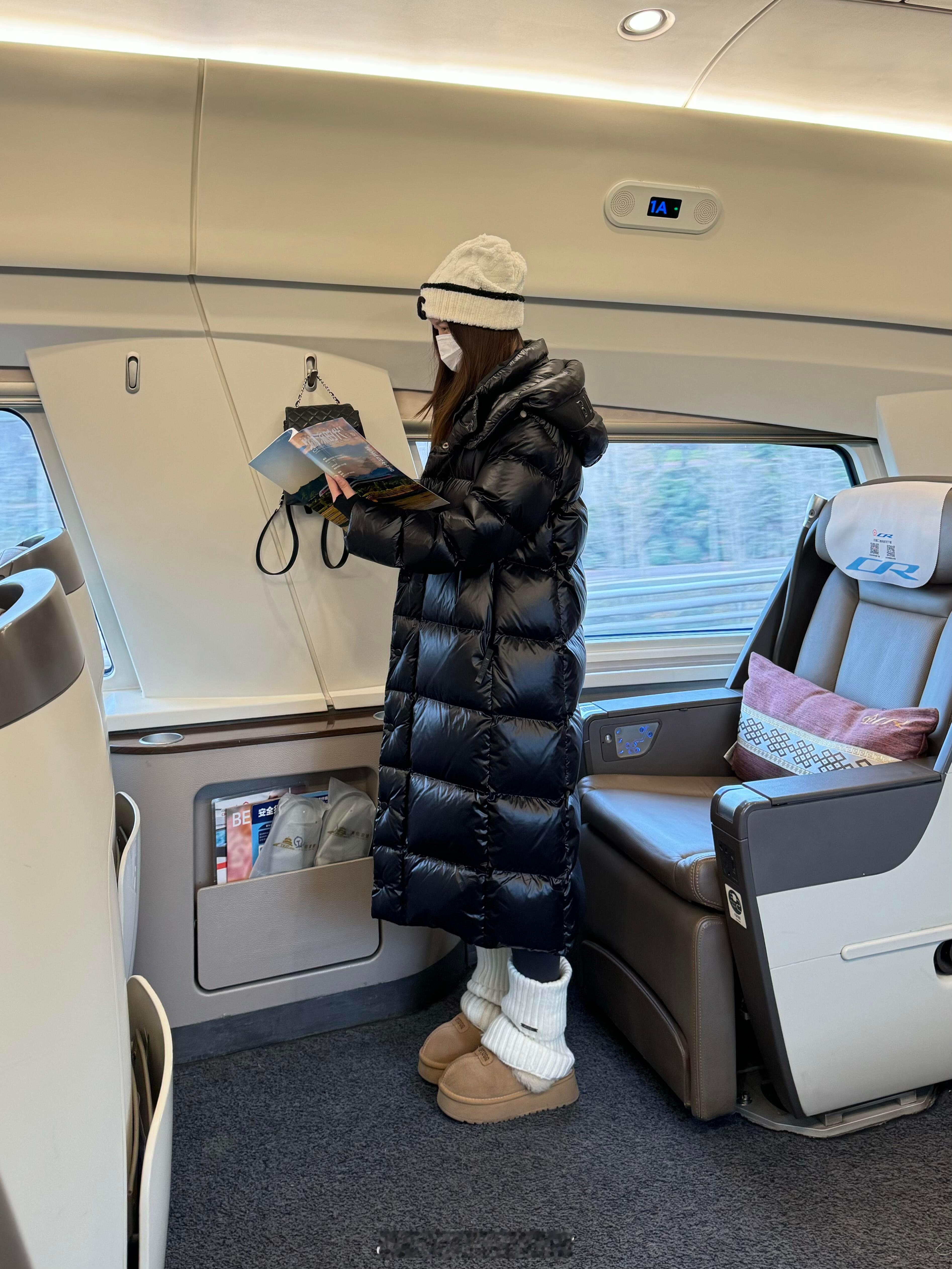 商务座看到的！！原来美女都是这么…美女姐姐人太好啦！！跟他对视了哈哈哈，真的很美