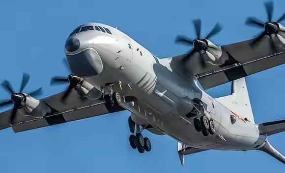 东海巡航显担当冷静处置护安宁近日，中国国防部披露，东部战区一架运-8反潜