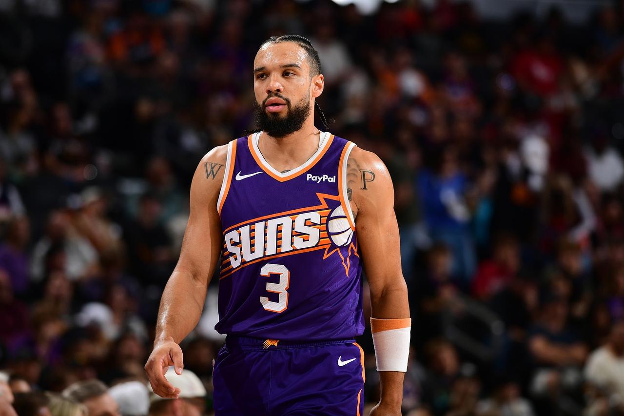 火箭送走狄龙布鲁克斯真的是亏麻了！看看狄龙本赛季的表现，完全就是一个攻守兼备的球