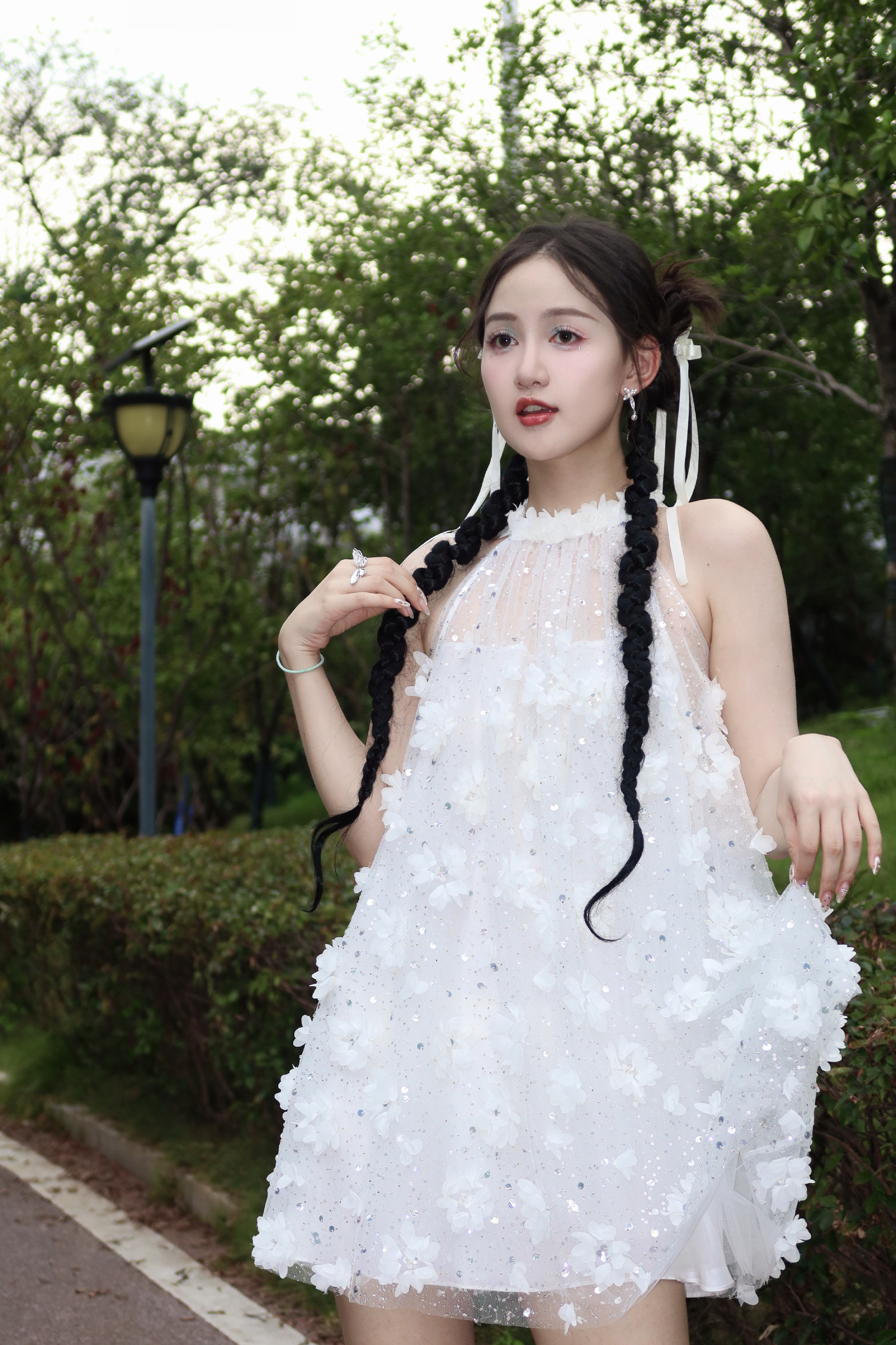 马萱，麻花辫白纱裙，精致甜美​​​