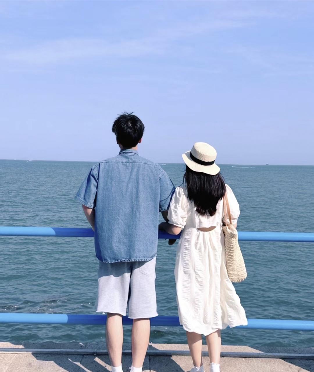 女生因为男邻居没带钥匙，就留男邻居在家住了一晚。然后，女生的男朋友破防了！