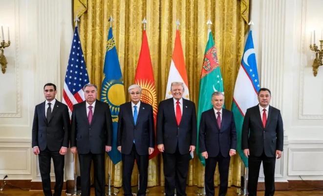 日本首相高市早苗的政府突然宣布，要在12月20日左右，在东京举办第一届“日本—中