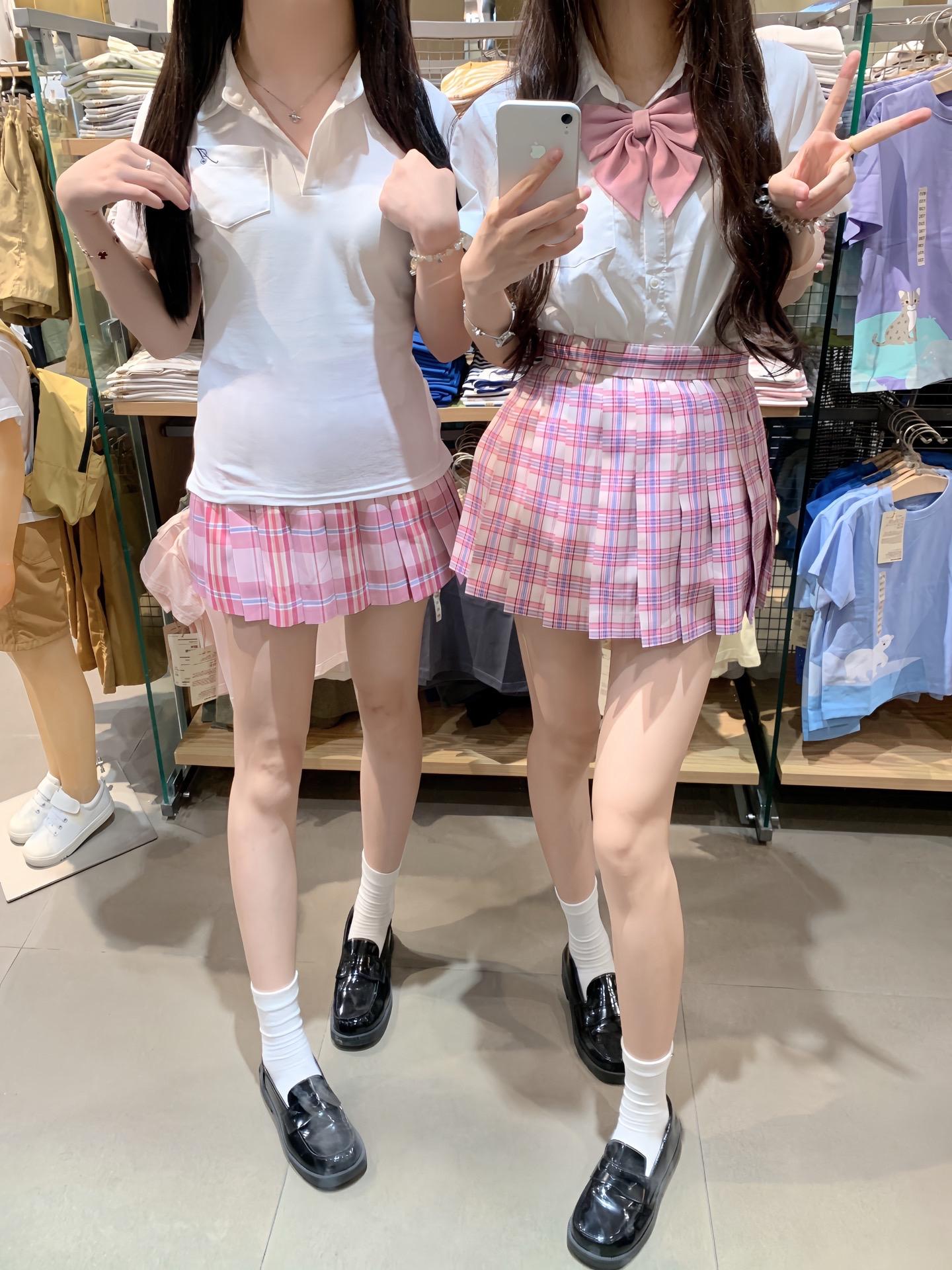 喜欢你才装可爱呀 你以为卖萌很轻松吗