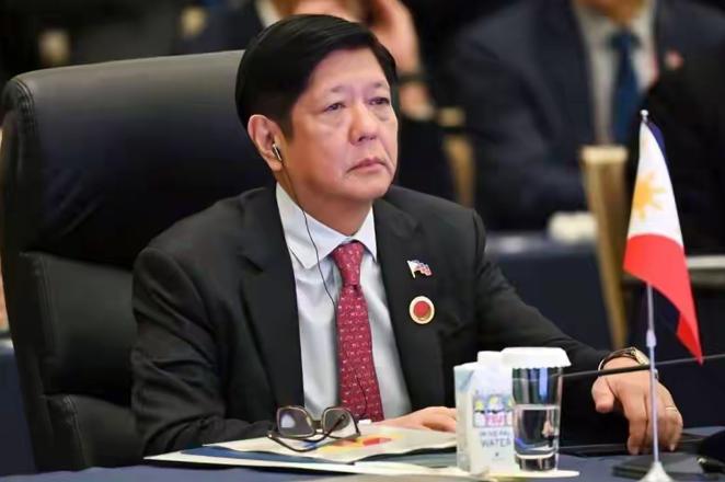 菲律宾“低头”了？3月24日，新加坡《联合早报》披露，菲律宾总统小马科斯放话