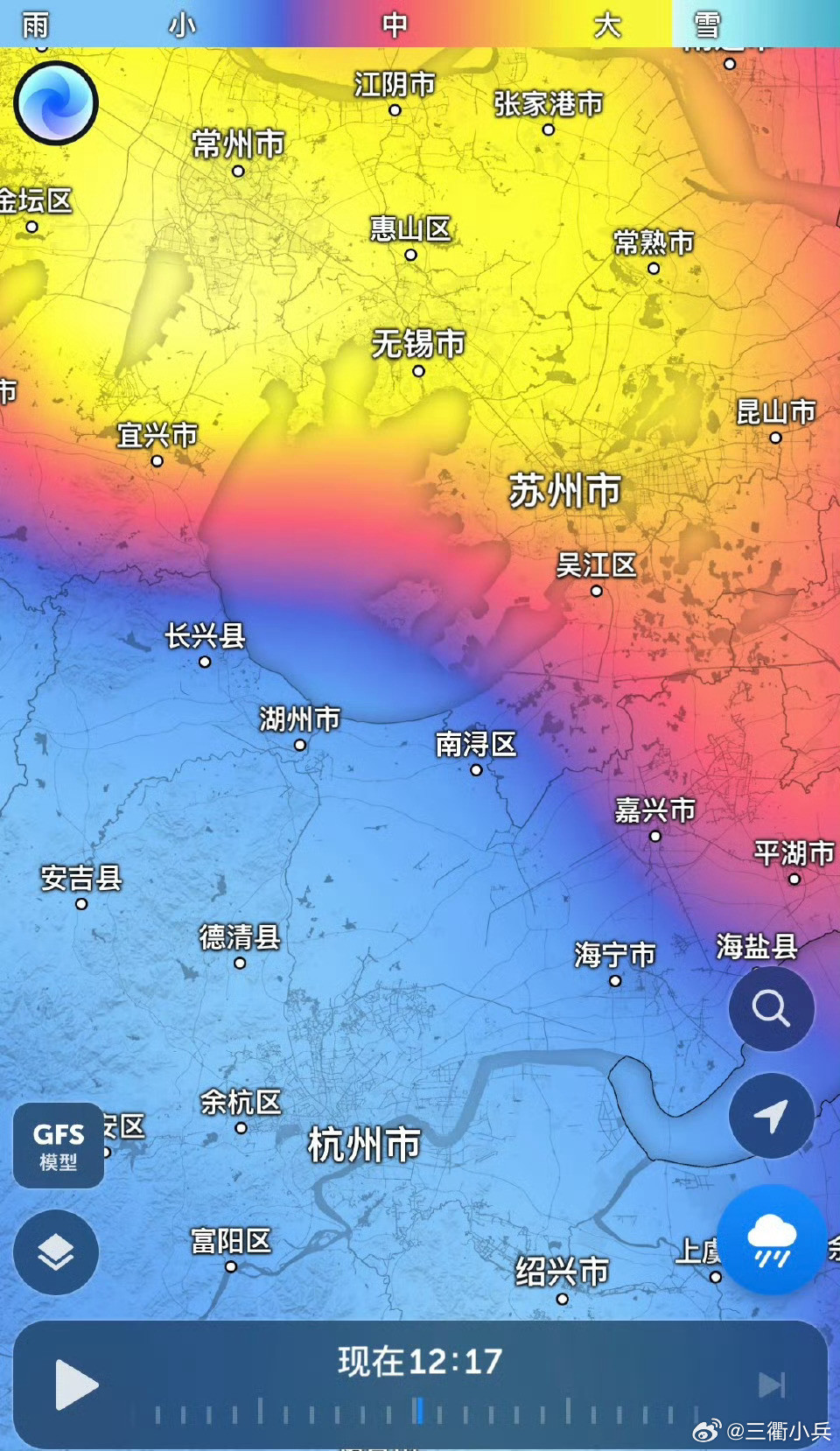 真的卷死了。连下雨第一名都要争。白海豚登陆，把风都刮给了浙江，把雨全下在了江苏白