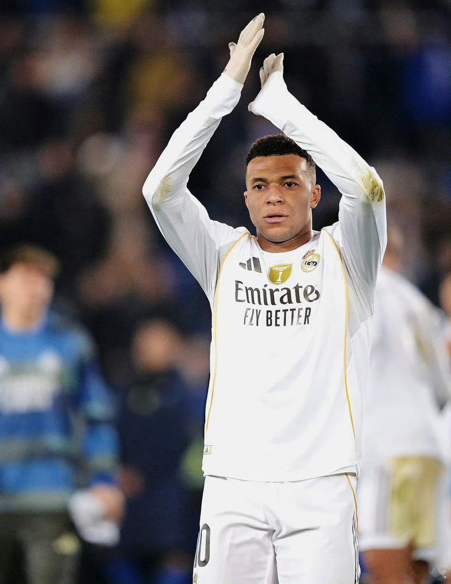 姆巴佩世界足球先生得票第三FIFA年度颁奖仪式结束，登贝莱当选年度最佳球员（世界