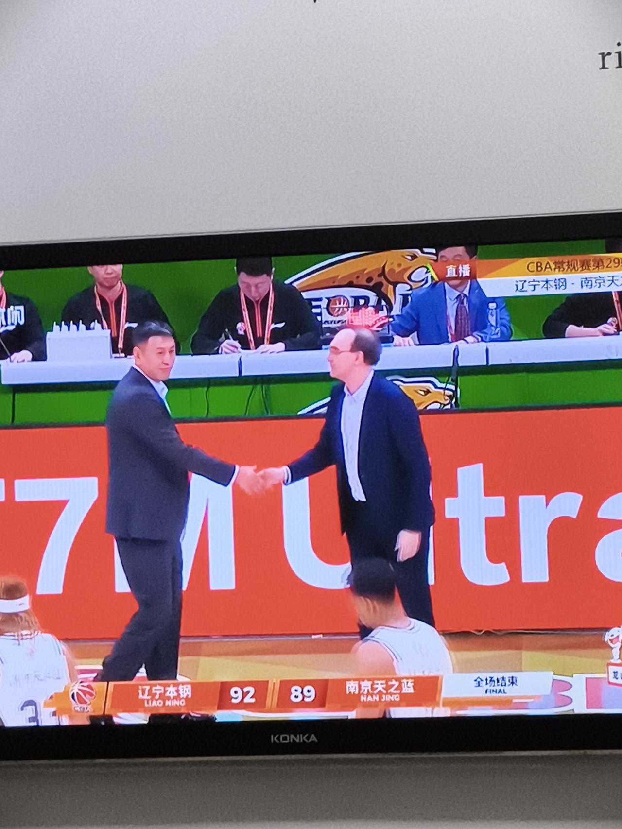 这场球看的，真的叫惊心动魄，前三节辽宁队叫人家打的稀里哗啦，南京队打出了高水平，