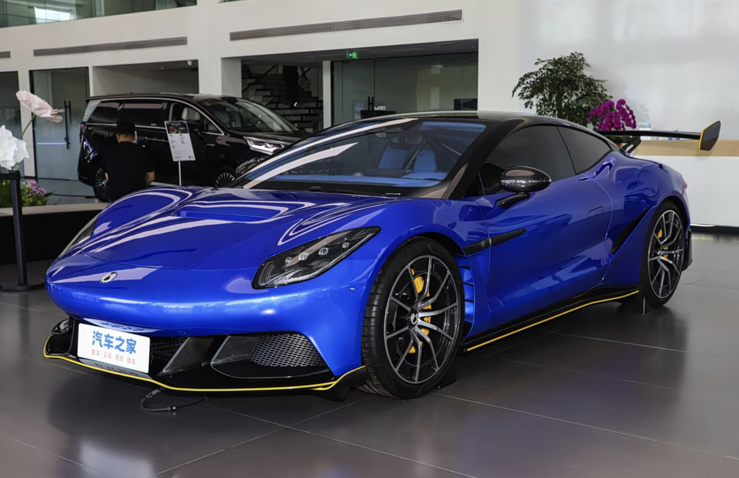 很期待腾势Z跑车，这车外观比仰望U9高级多了！