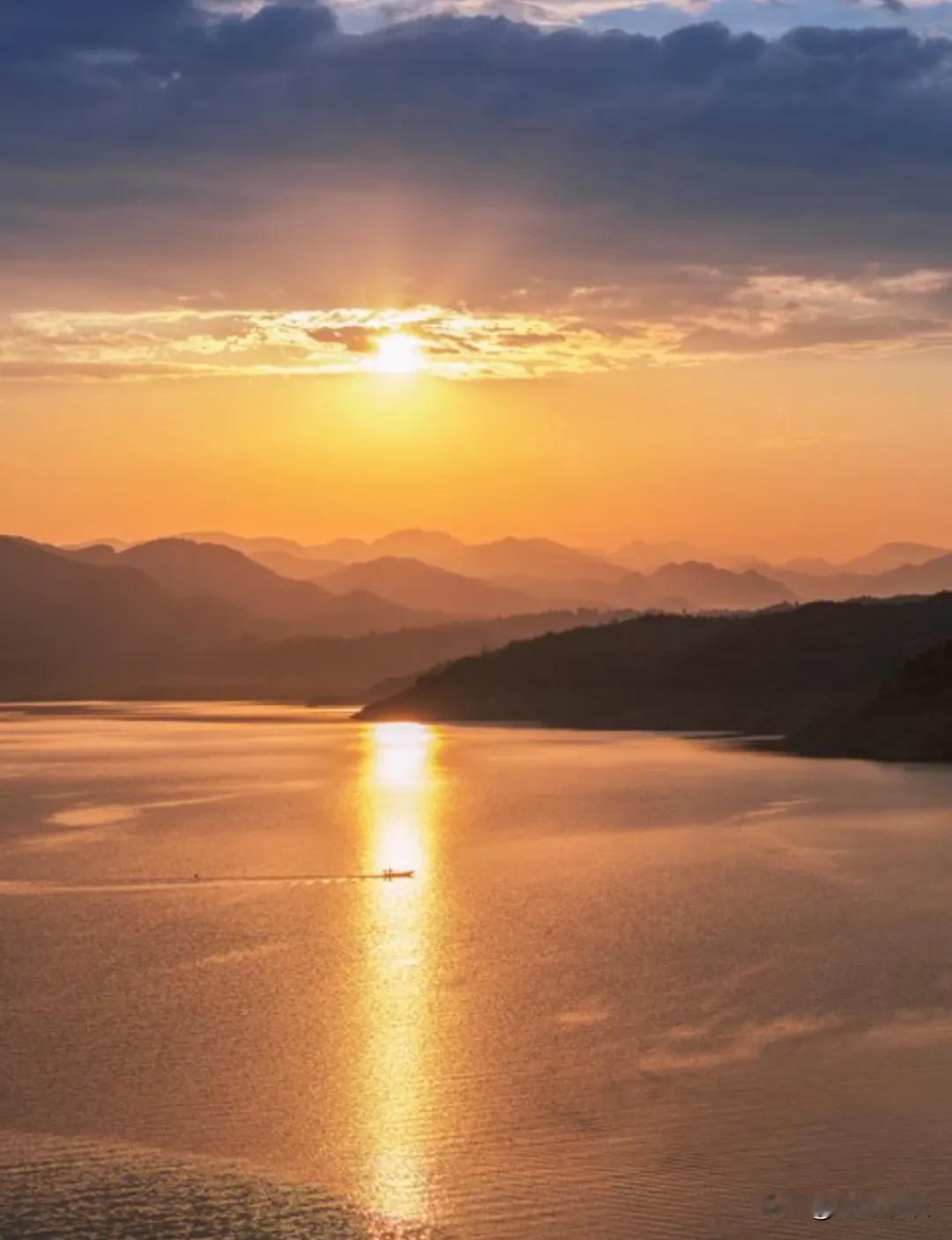 很有道理的一段话：“人死了最好不要办丧事，别通知前同事，更不要公开发讣告，直接让