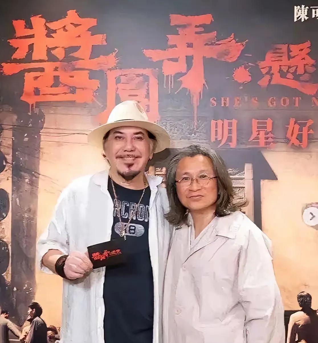 陈可辛疯了吗？邀请黄秋生来站台！刚去刷到一张照片，陈可辛和黄秋生站在一起，背