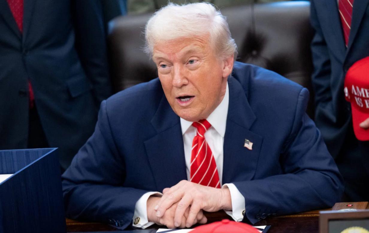 特朗普又变脸，不打伊朗了，新目标上线，英国敢做他就敢做！熟悉特朗普的人都知道