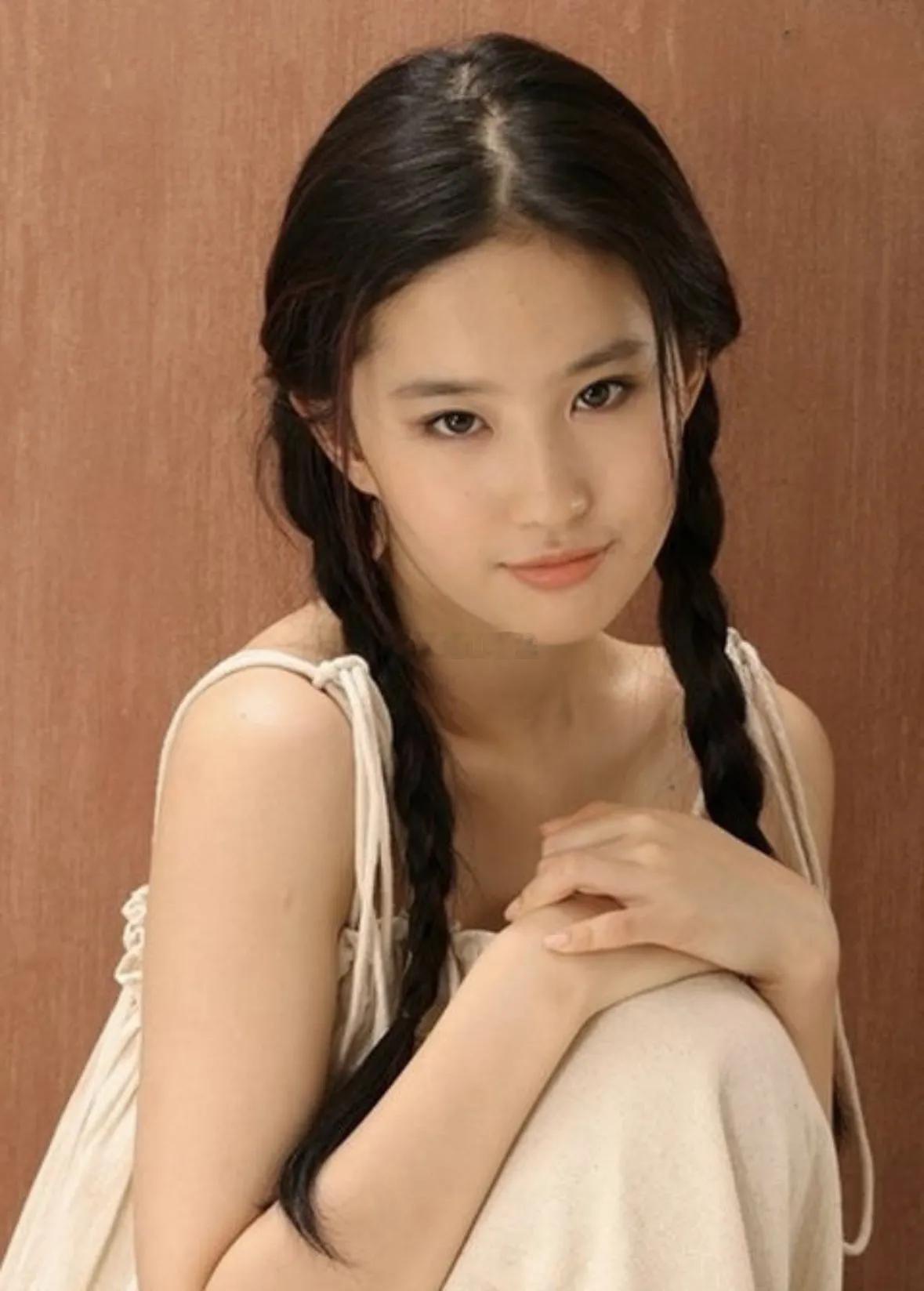 中国当代四大美人一：刘亦菲二：许晴三：迪丽热巴四：是谁您来评？