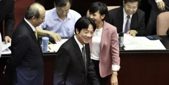 民进党自从成立那天起，一直到现在也没有发生过特别大的分裂，只是有一些人退党和出走