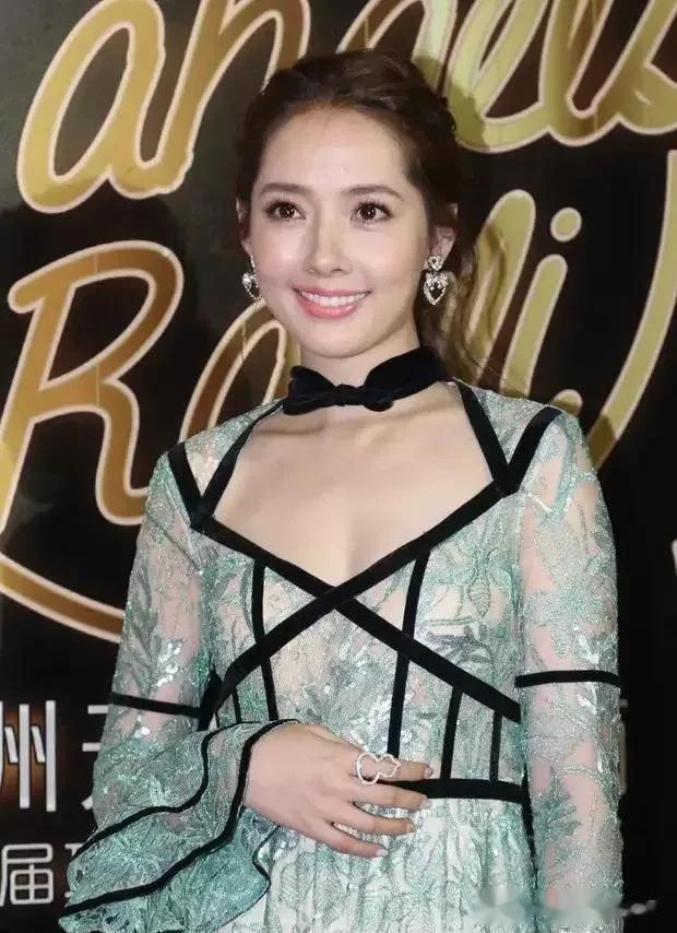 郭碧婷好像没有向太年轻时漂亮