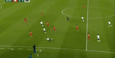 太兴奋了蒯纪闻，一上来直接一个煲汤，给越南后防上课，首发踢球就是兴奋啊。淘汰赛