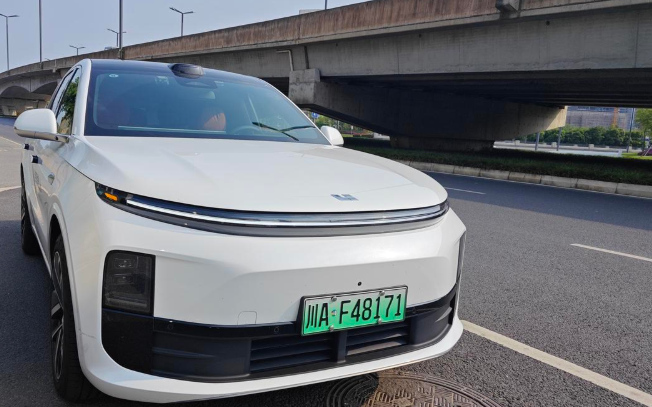 理想L7车主的L6试驾体验静态体验1.外观外观那真的是L789一个模子刻出