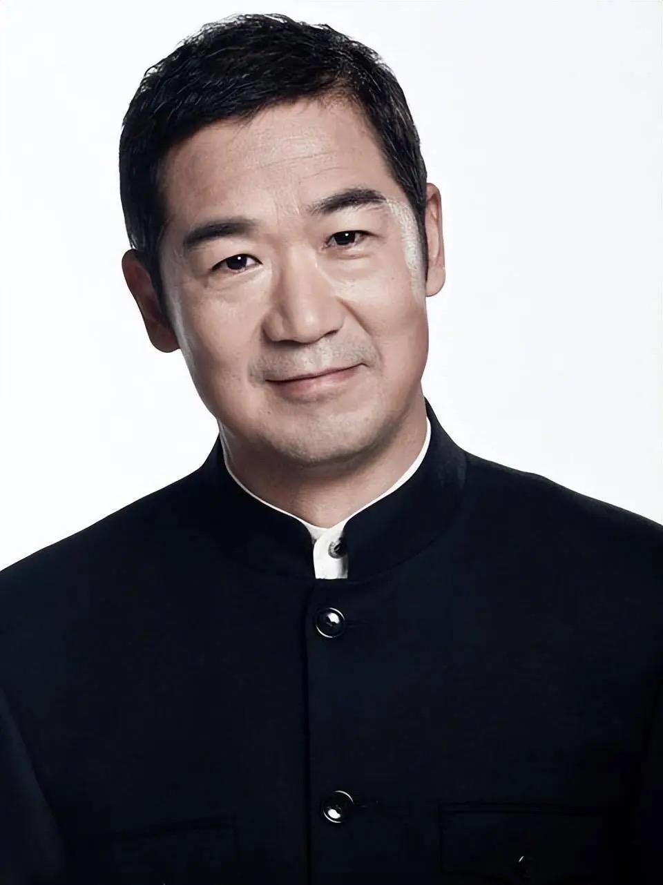 张国立70岁大寿这天，他本来的不是儿子的问候，而是儿子张默在泰国炫耀跑车的朋友圈