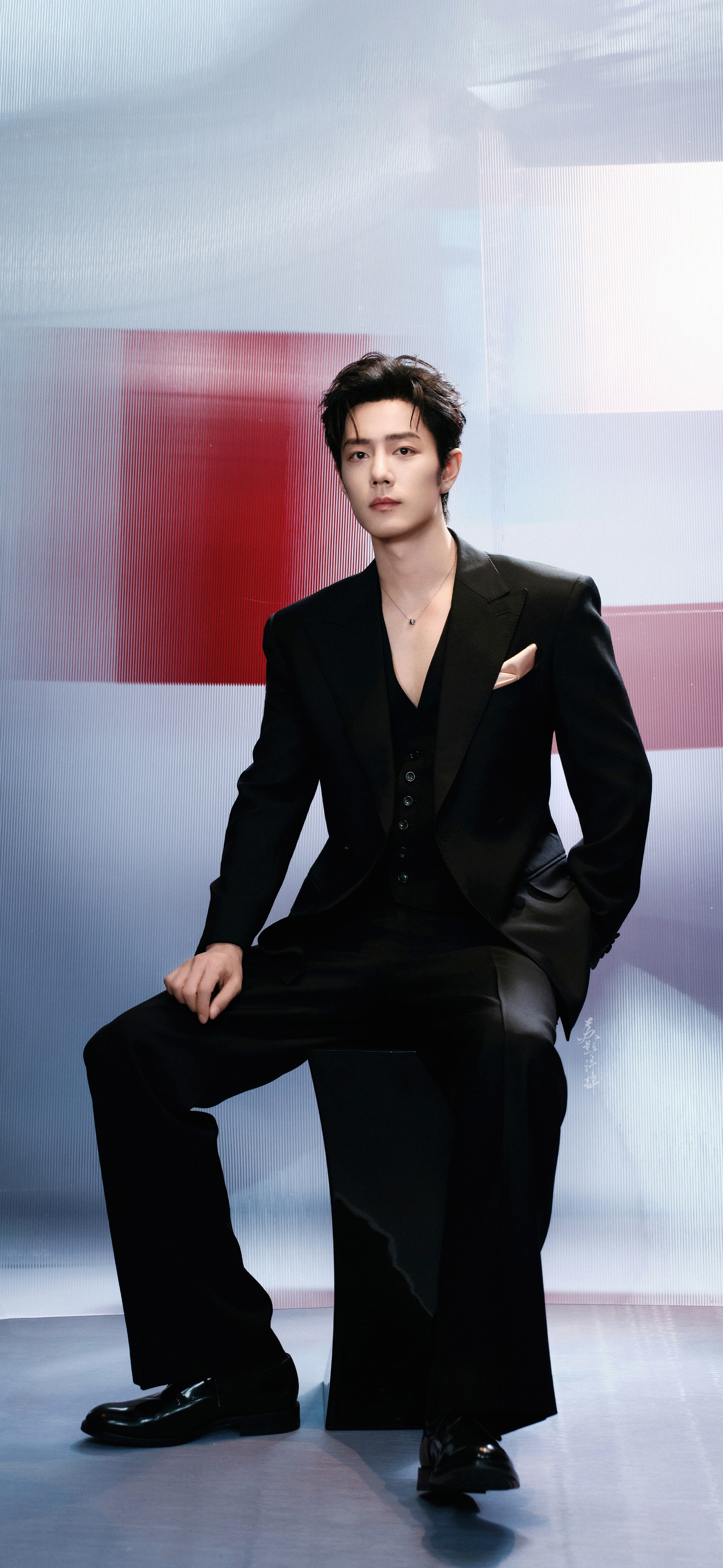 质感入骨，帅气随行。路人说肖战是女娲毕设◎肖战